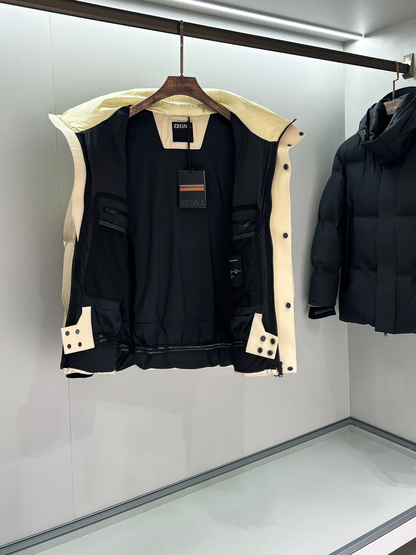 EZ 26New Arrival ！ ， 29850RMB！Z New Arrival Premium Series ， ， ， 。 ， ！ ， ， ， ， ， ！ ， ， ！ 90 ， ， ！ ， ， ，Rebound ！ ， ！ ， ， ， ！ ， ， ！ ， ！ ， ， ， ！ 、 ， ， ！ ， ， ！Black/Cream White， ！Size：S-XL S ： 51cm- 114cm- 74cm- 62cm M ： 52cm- 118cm- 75cm- 63cm L ： 53cm- 122cm- 76cm- 64cm XL ： 54cm- 126cm- 77cm- 65cm Size （ ）： 174-140 ， M ！ 133 S ，133-148 M ，148-165 L ，165-185 XL ！